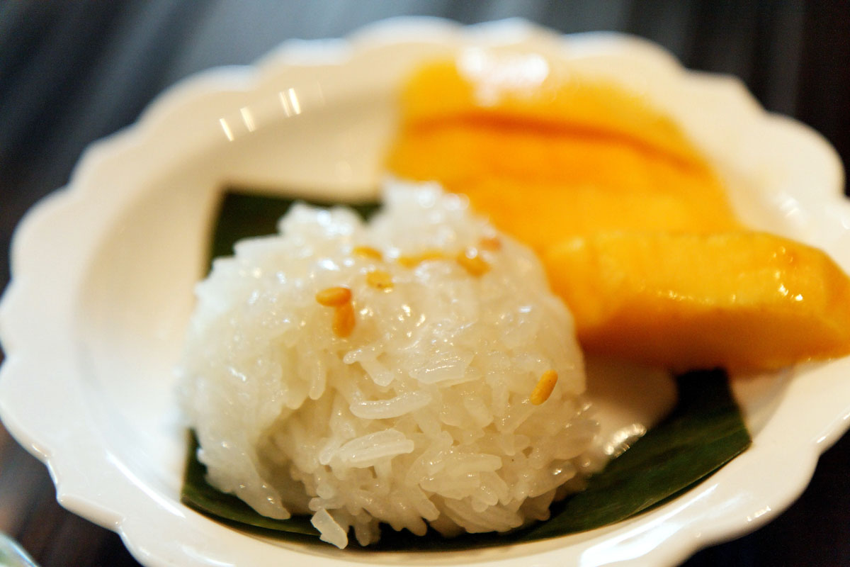 mango with sticky rice 