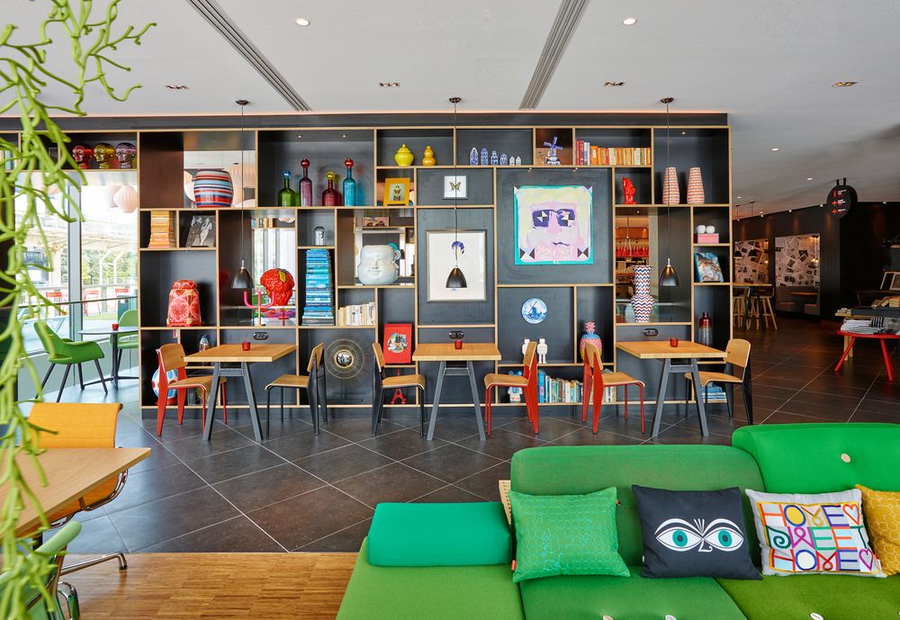 CitizenM-Paris-La-Défense-Hotel-interior