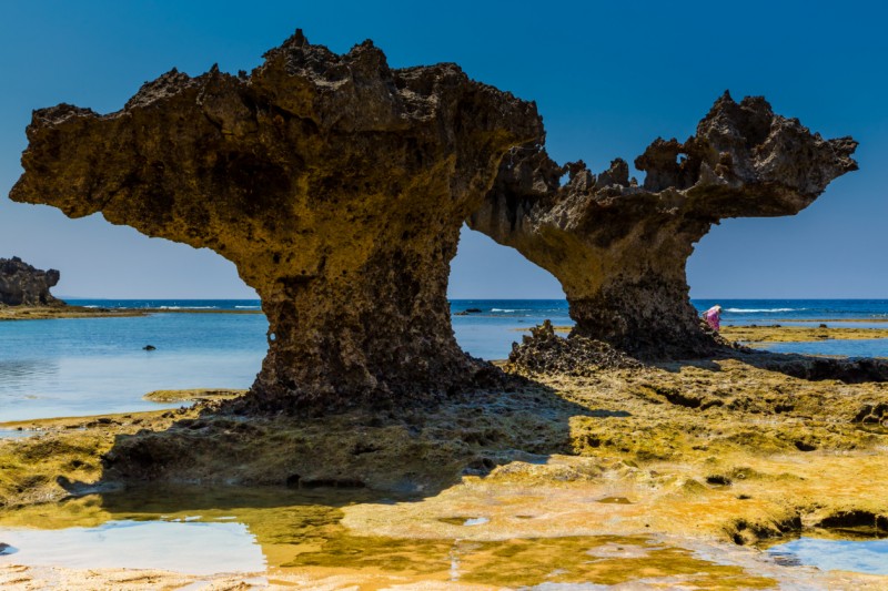 Heart-Rocks-in-Kouri-island-Okinawa-800x533