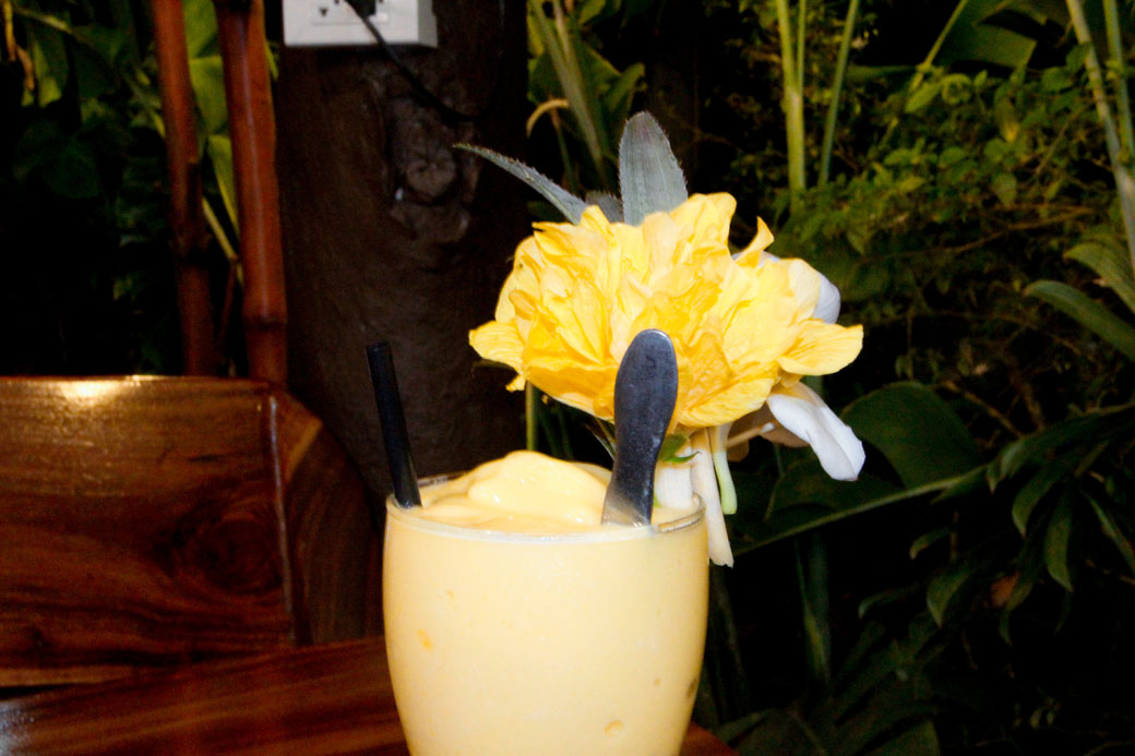 Mango smoothie at Rafflesia Cafe