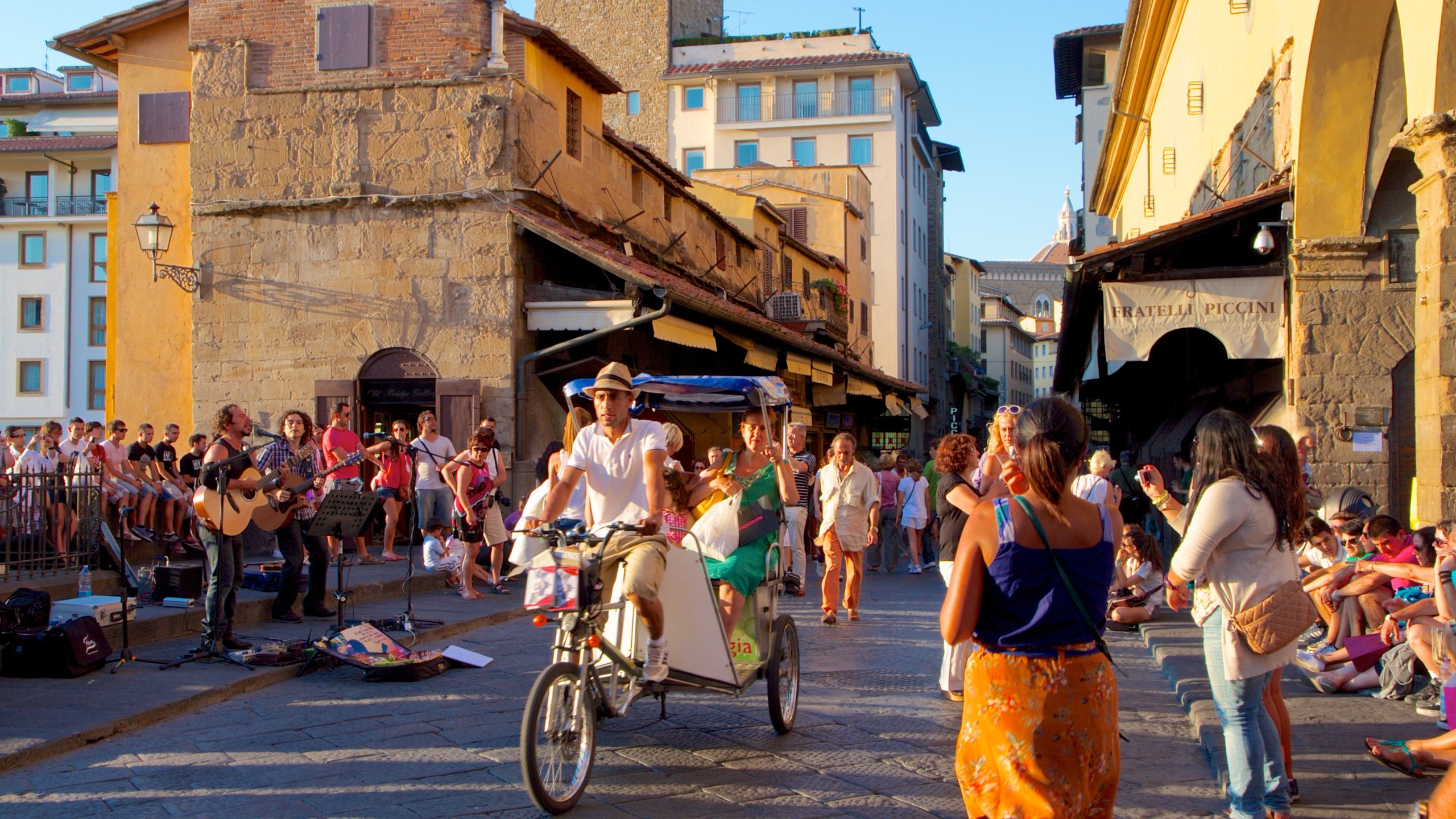 Crowds on the Florence Bridge