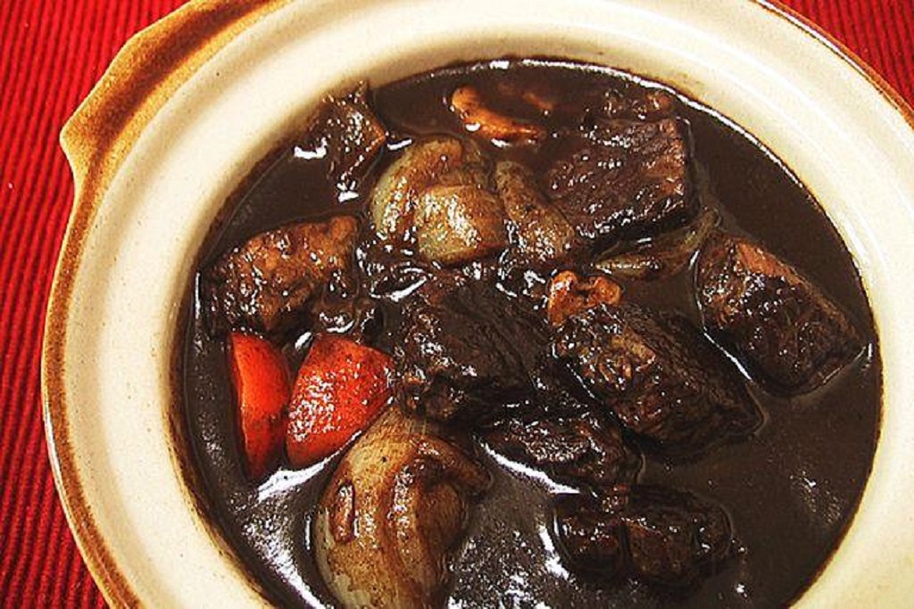 Stuffat tal-fenek, a rabbit stew, Mediterranean Food