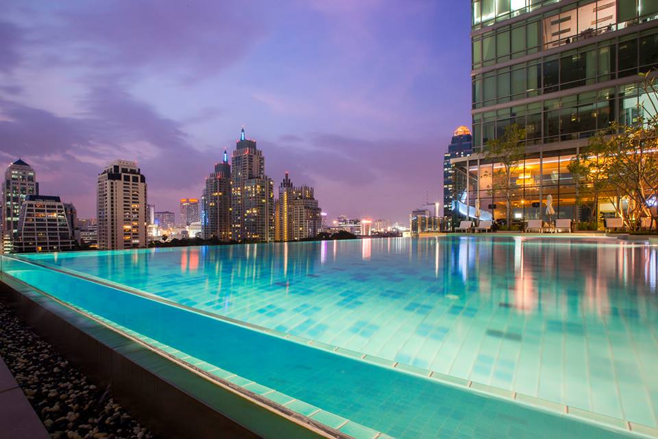 The Sivatel Bangkok pool at night