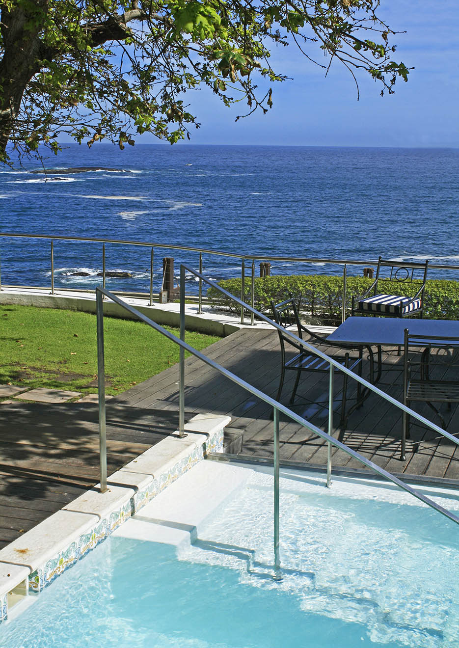 Swimming pool and ocean views at Twelve Apostles Hotel
