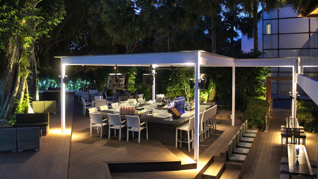 Outdoor dining area at Amara Sanctuary Resort Sentosa in Singapore