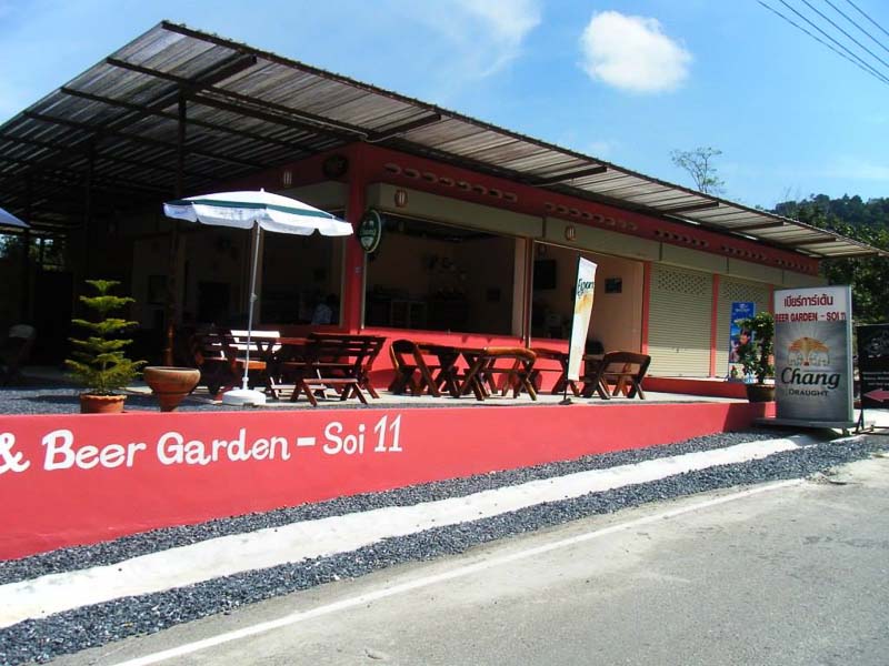 beer-garden-soi-11