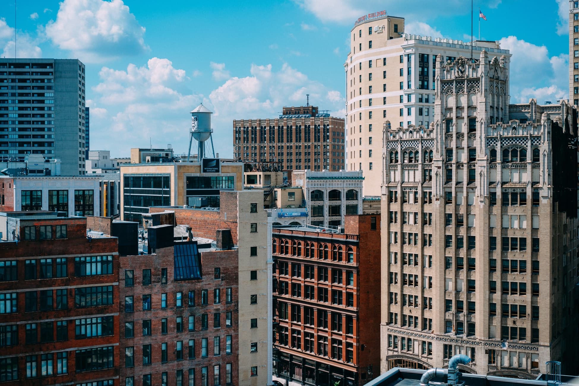 buildings skyline detroit