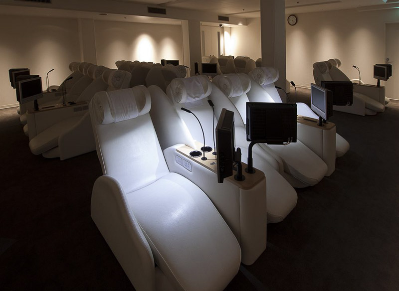 capsule-hotel-entertainment