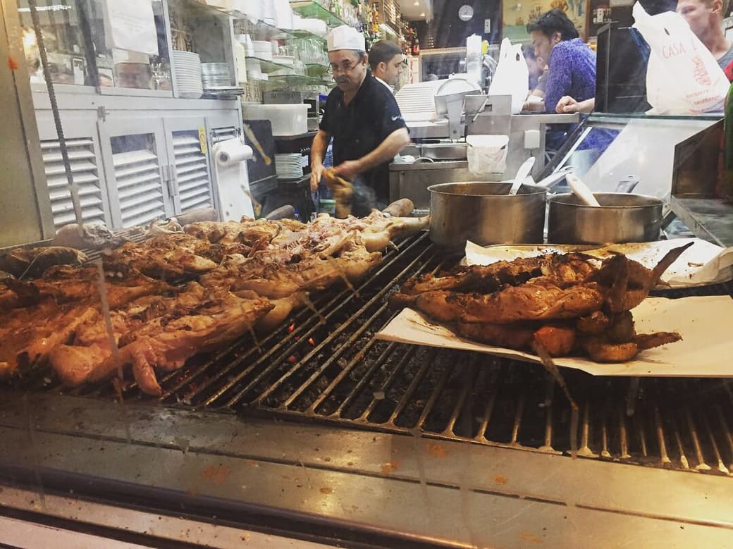 The window of Casa da India serving grilled meats