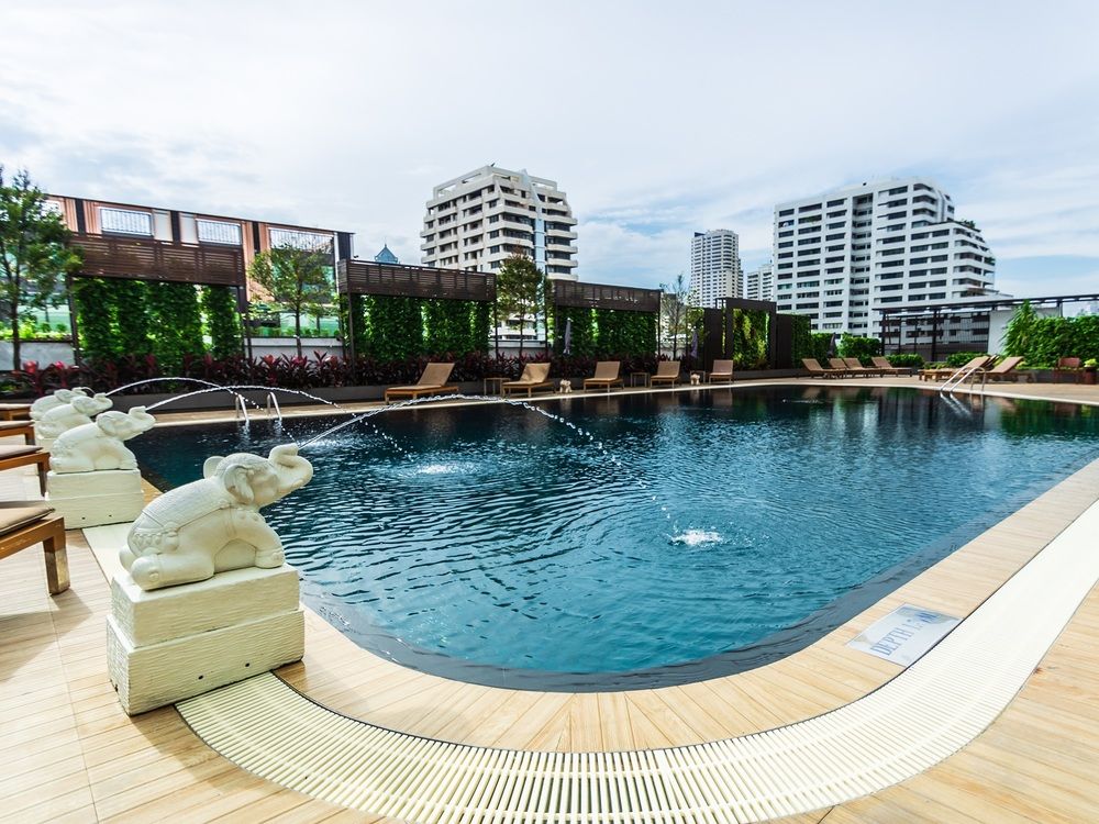 Poolside at Centre Point Hotel Sukhumvit 10