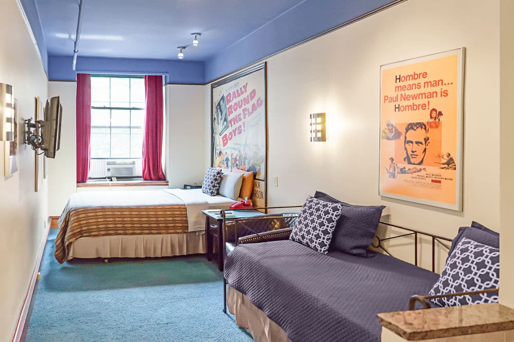 chelsea-pines-inn-room