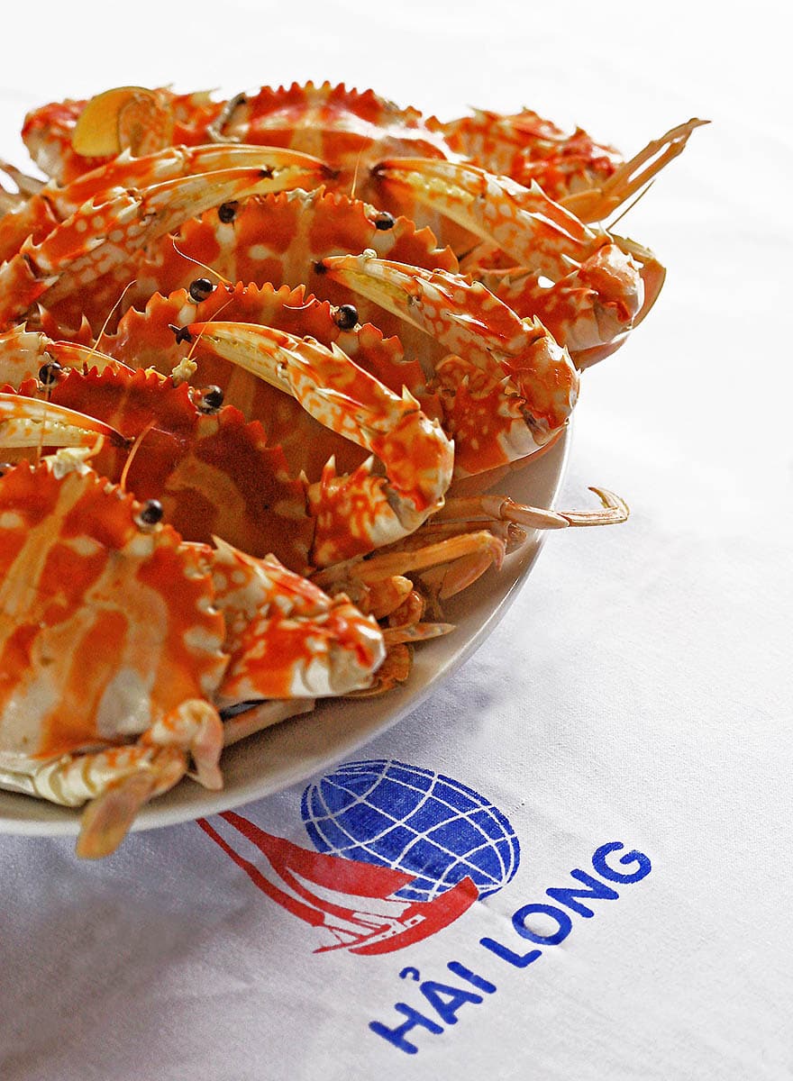 eat-crabs-seafood-halong-bay