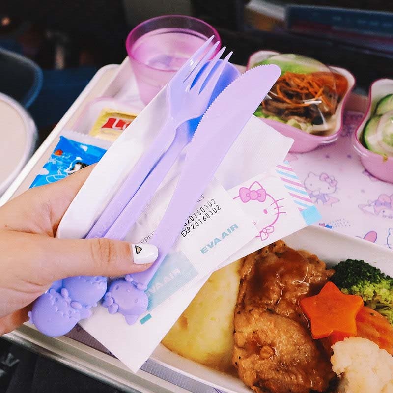 eva-air-hello-kitty-utensils-onboard