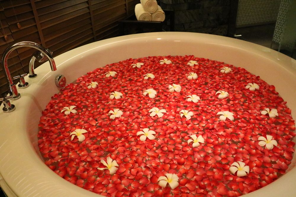 Bathtub at Anantara Sathorn Bangkok Hotel