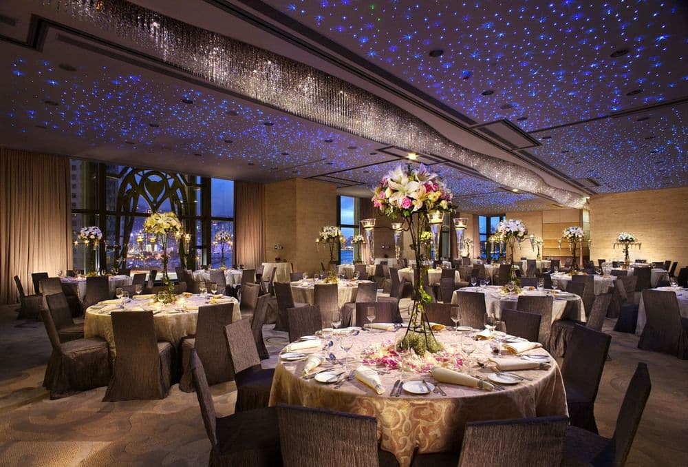 Wedding dining area at Harbour Grand in Hong Kong