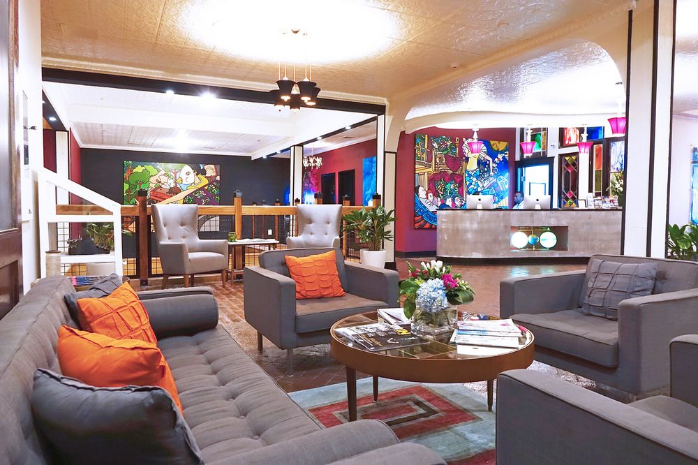 henry-norman-hotel-lobby-lounge