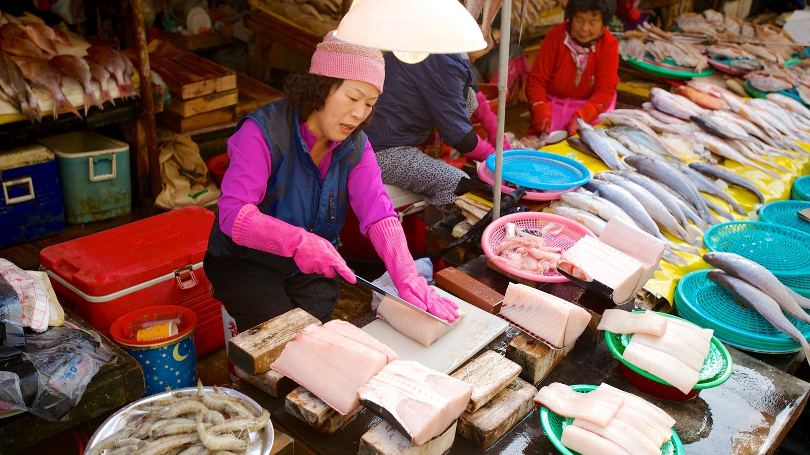 Fish preparation at Jagalchi Fish Market