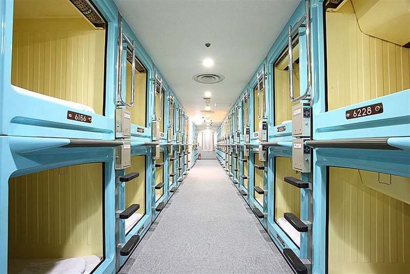 japanese-capsule-hotel