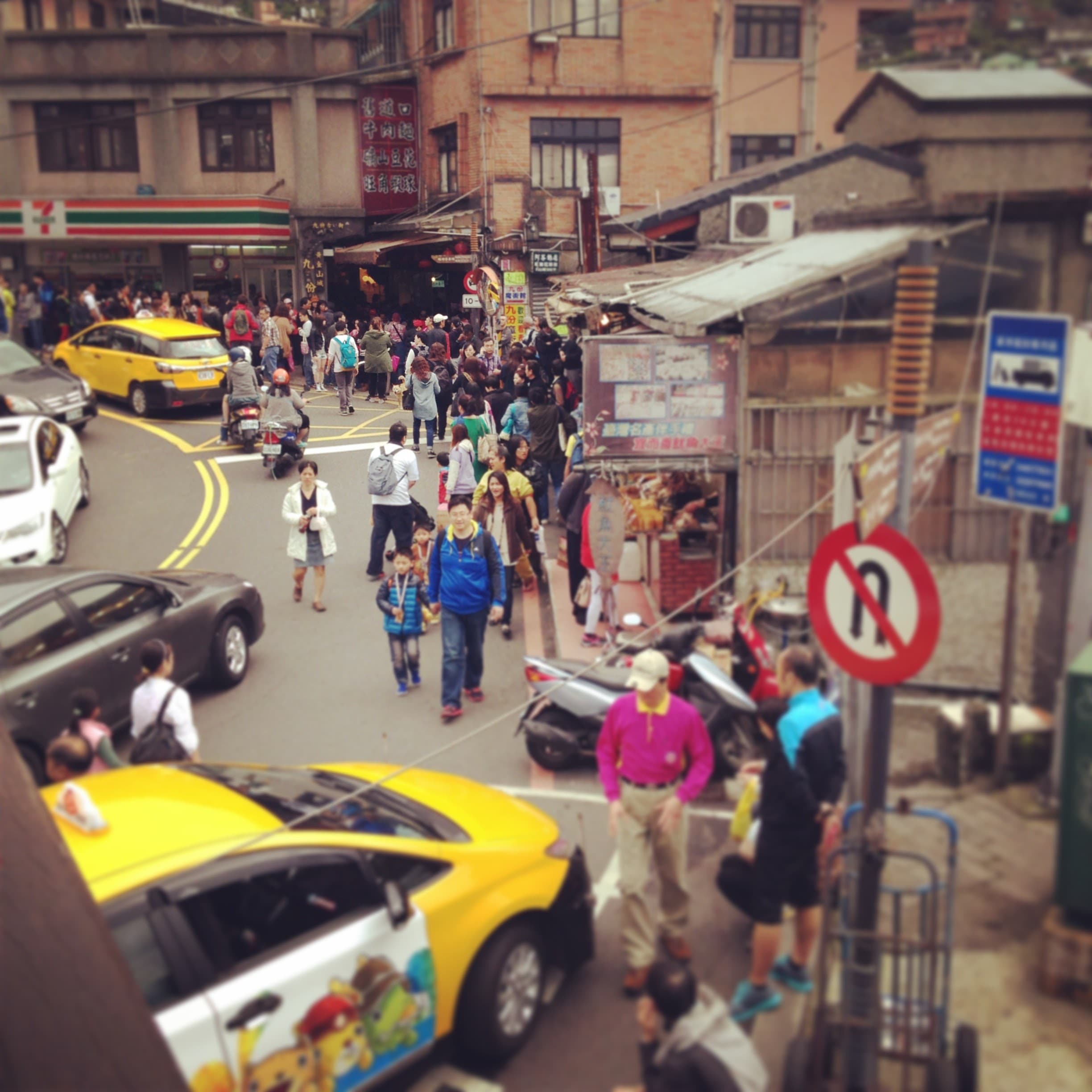 jiufen-old-street-entrance