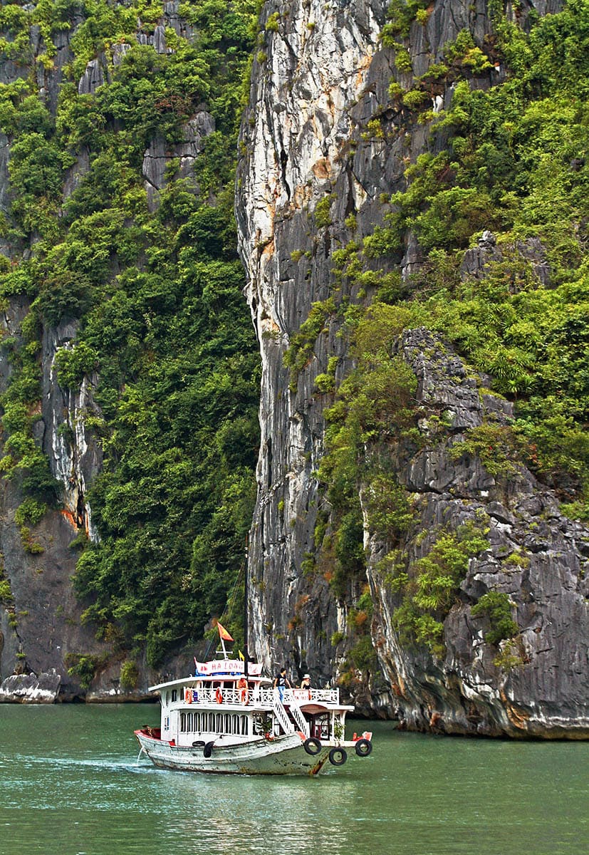 limestone-cliffs-halong-bay