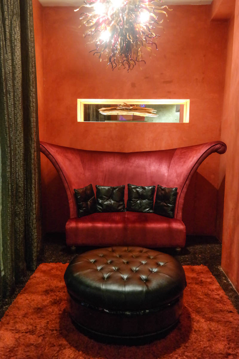 luxe-manor-main-chair