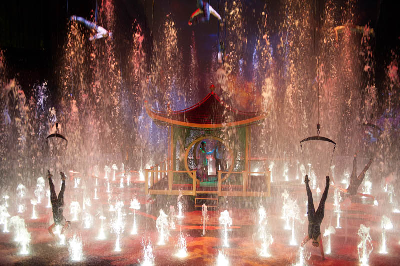 macau-house-of-dancing-water