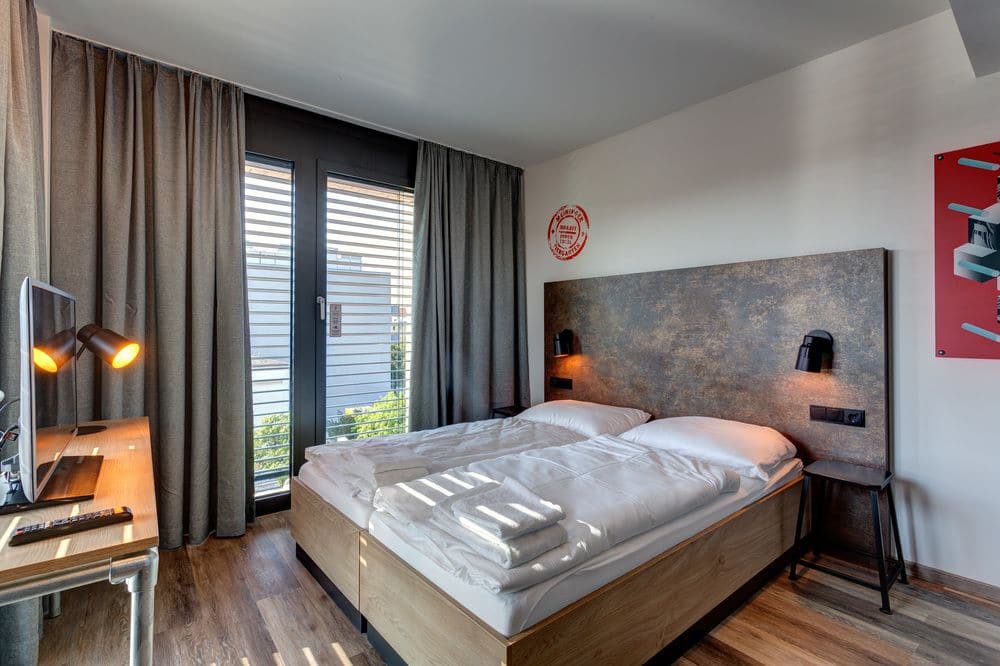 meininger-hotel-room