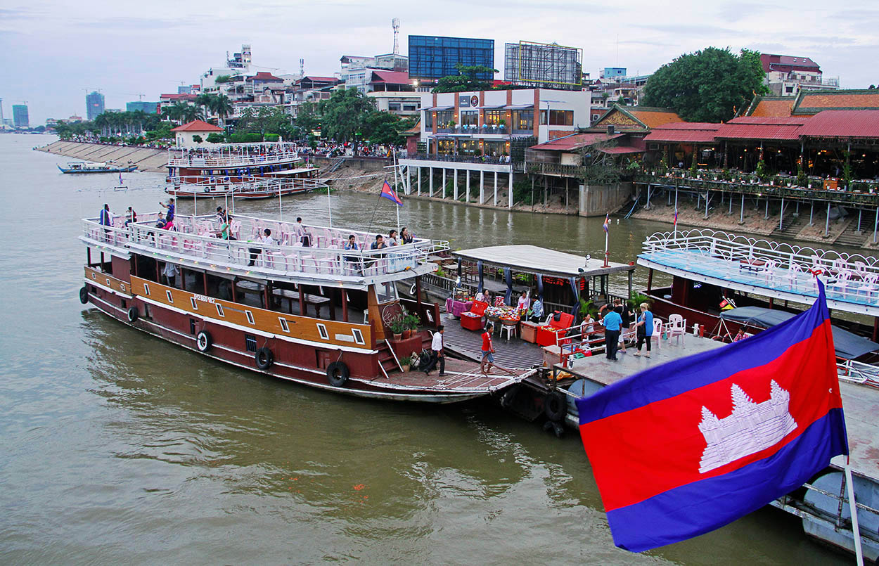 A river cruise along the Mekong River in Phnom Penh