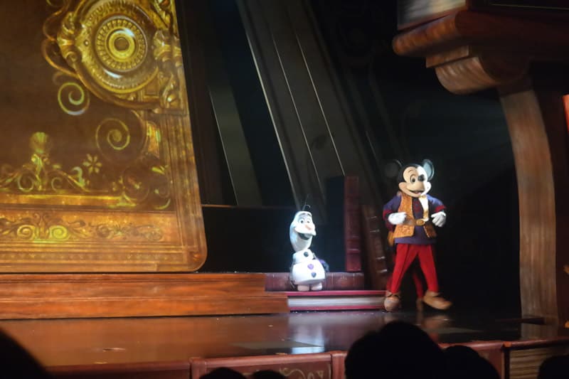 mickey-olaf-musical-hongkong