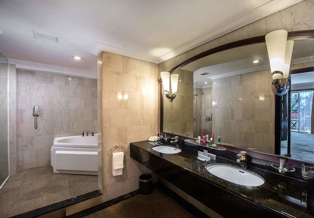 miri-marriot-bath