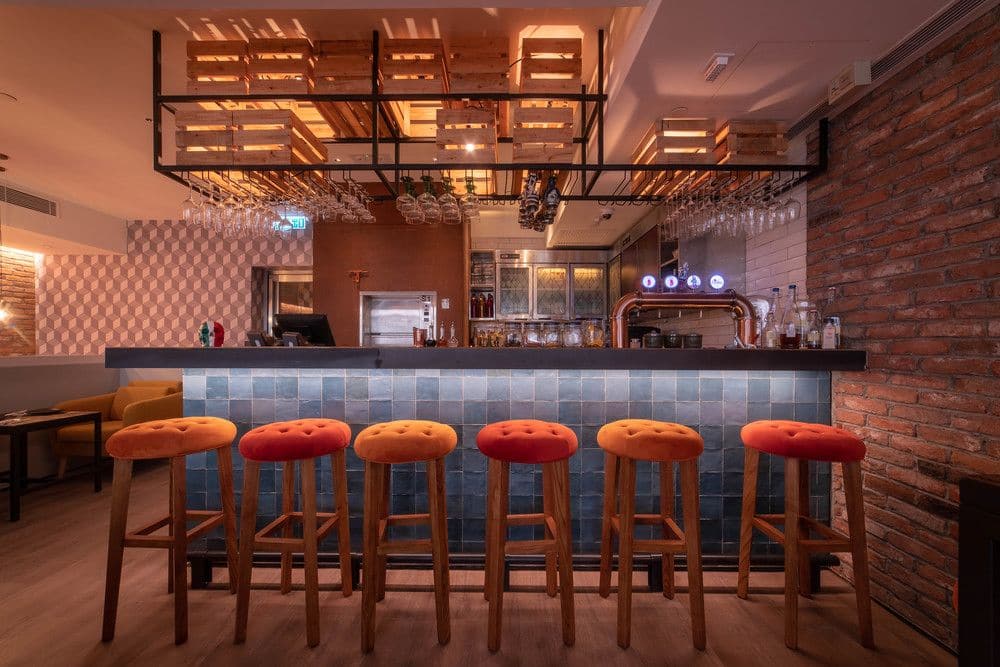 mojo-nomad-central-bar