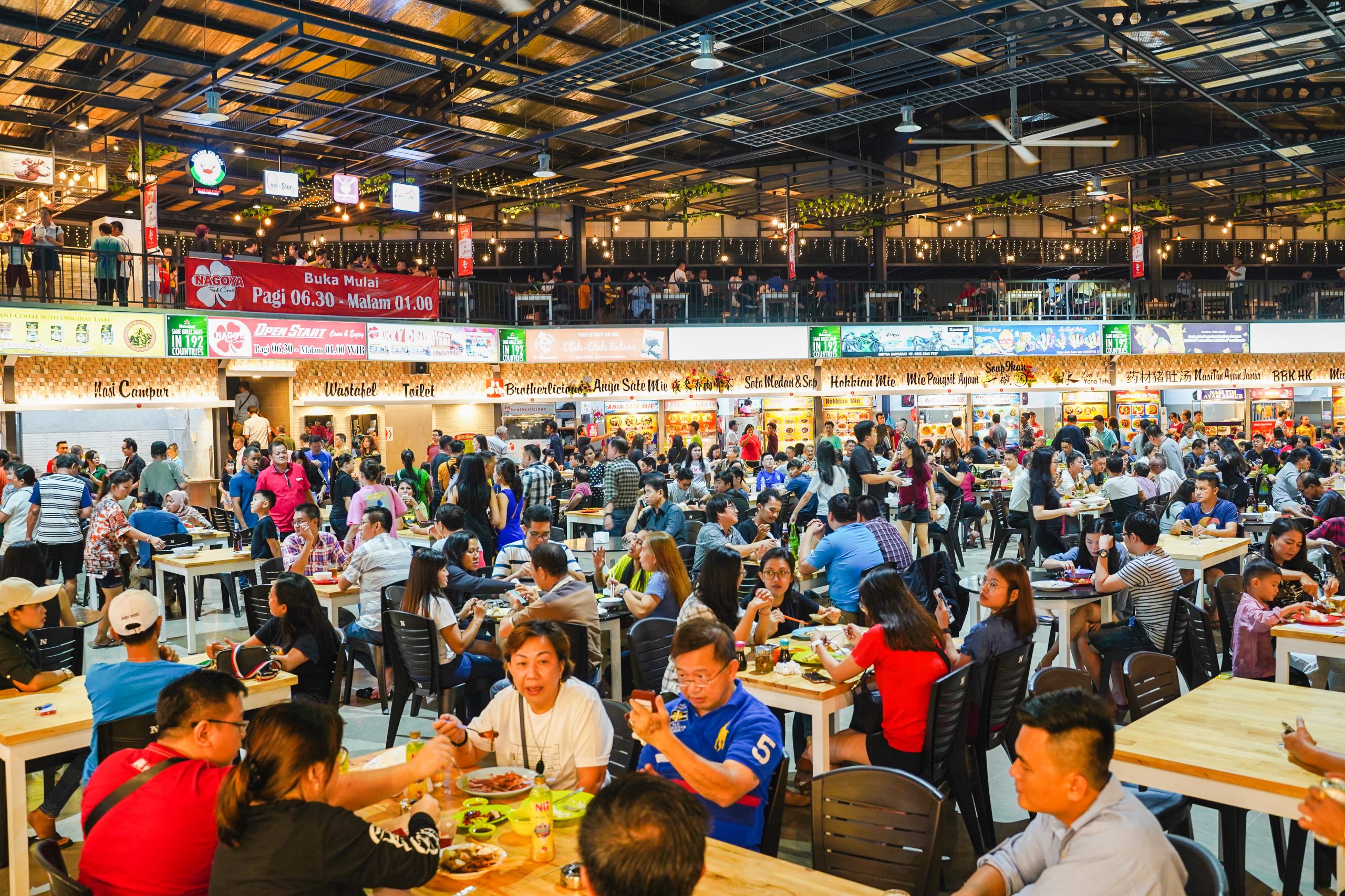 seated crowds eating at nagoya foodcourt
