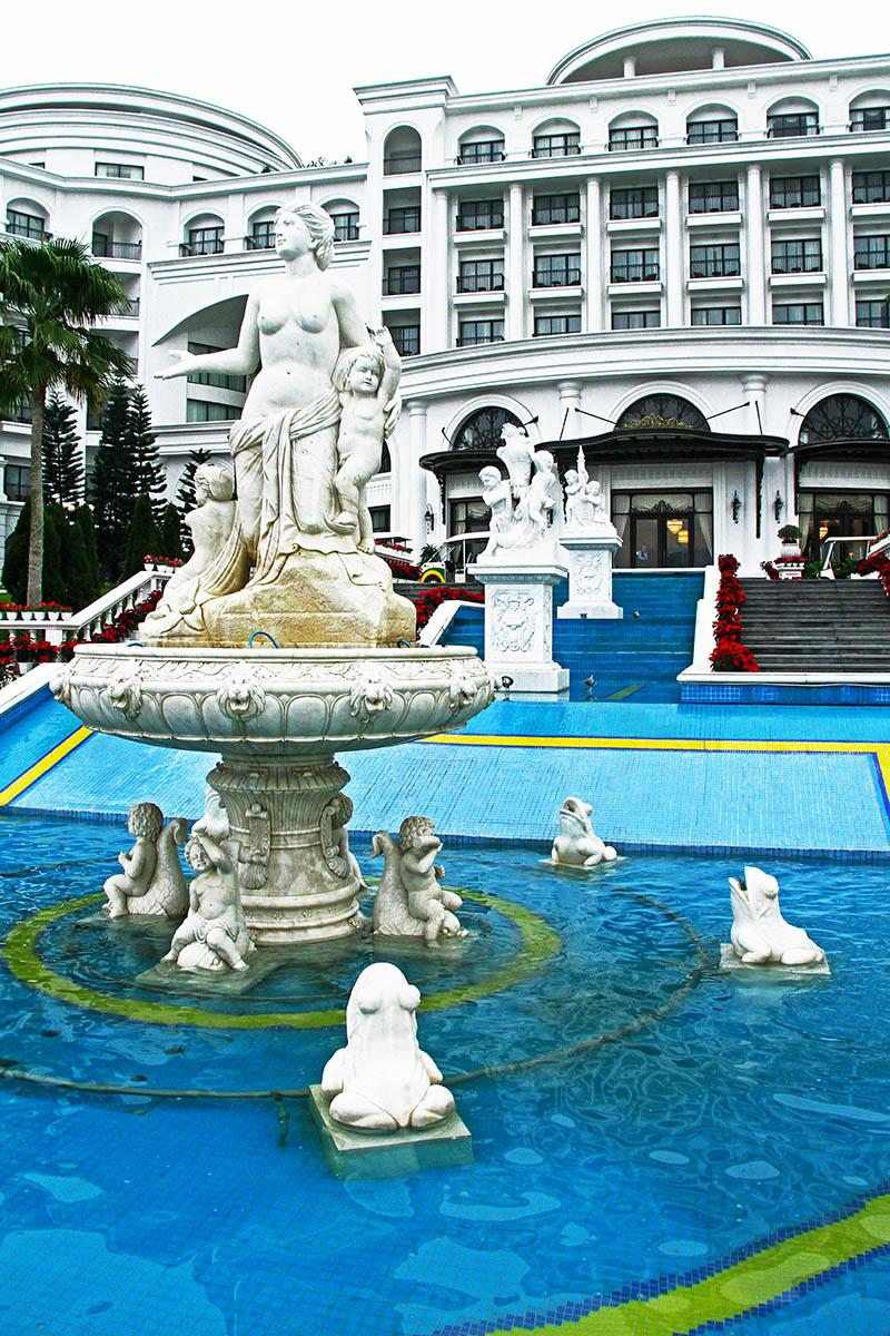 seaside-luxury-hotel-halong-bay