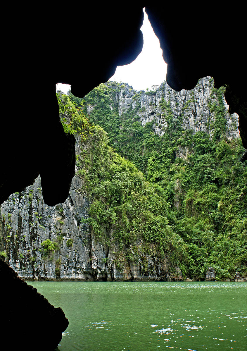 secret-coves-halong-bay