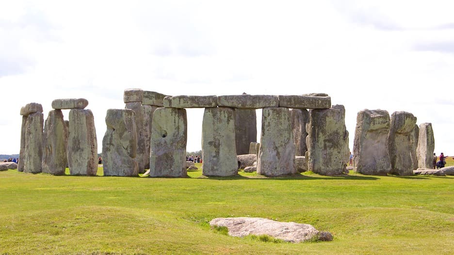 Stonehenge Salisbury - Places to visit in UK 