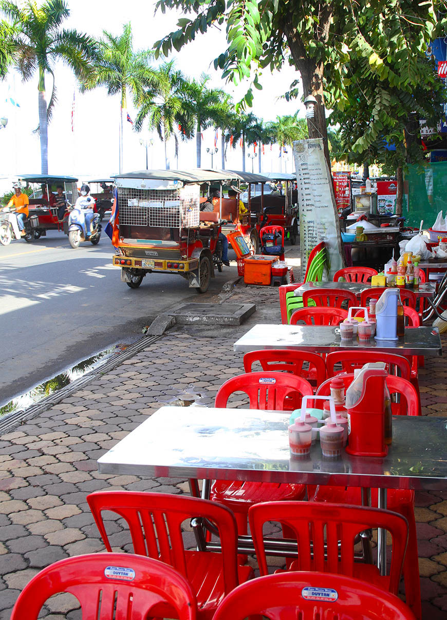 A simple streetside food outlet in Phnom Penh