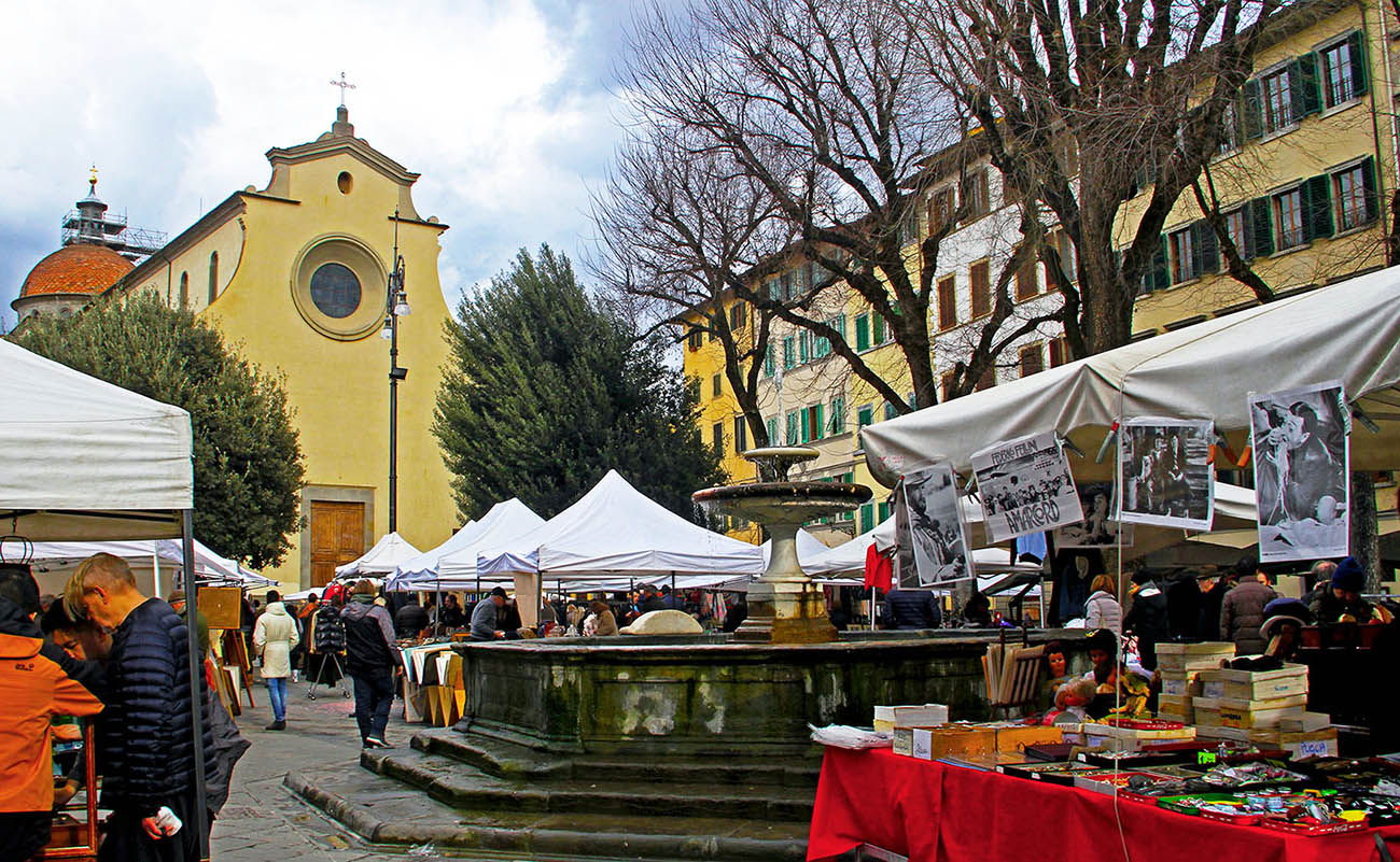 sunday-market-piazza-santo-spirito-florence-tuscany