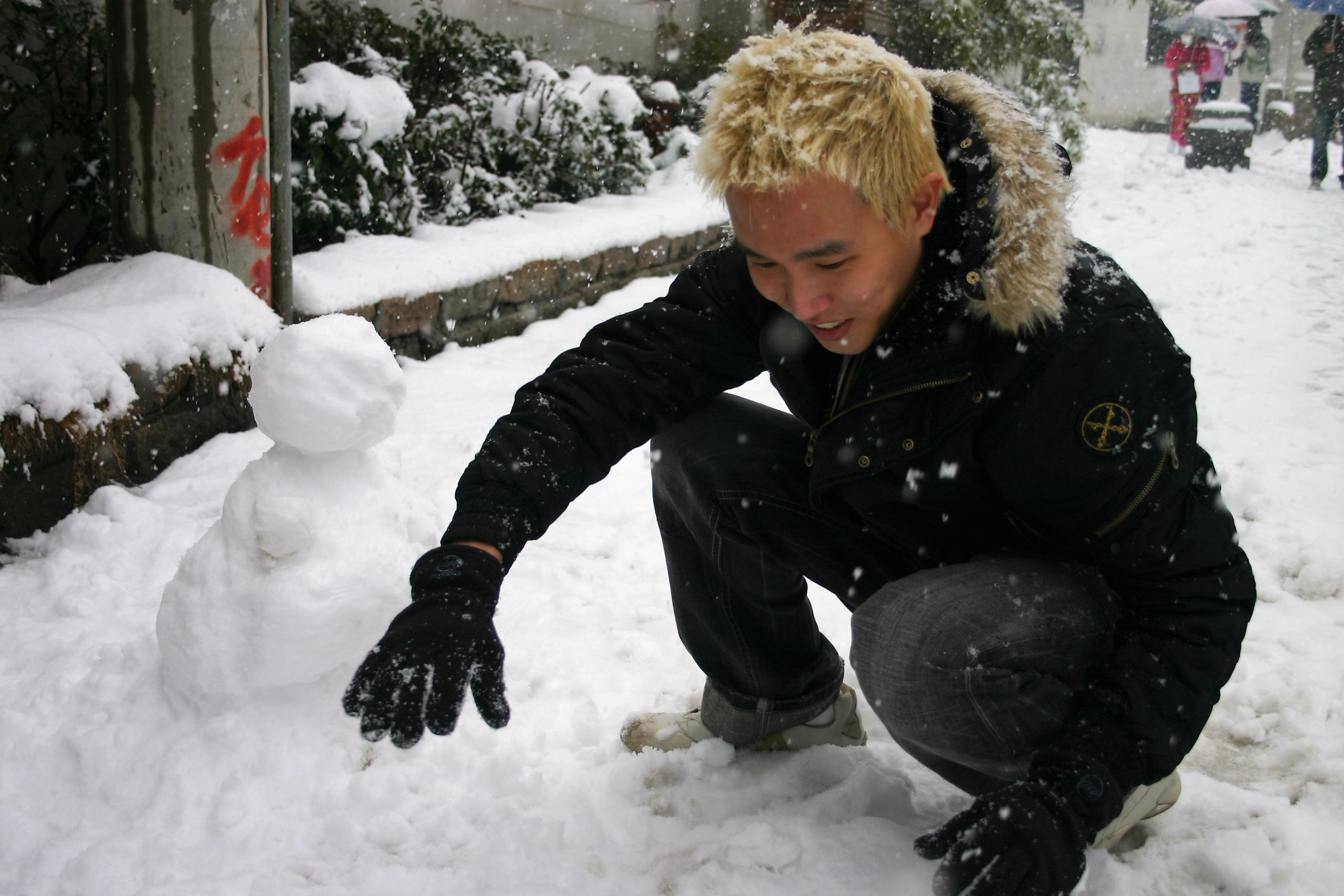 suzhou-snowman-making-2