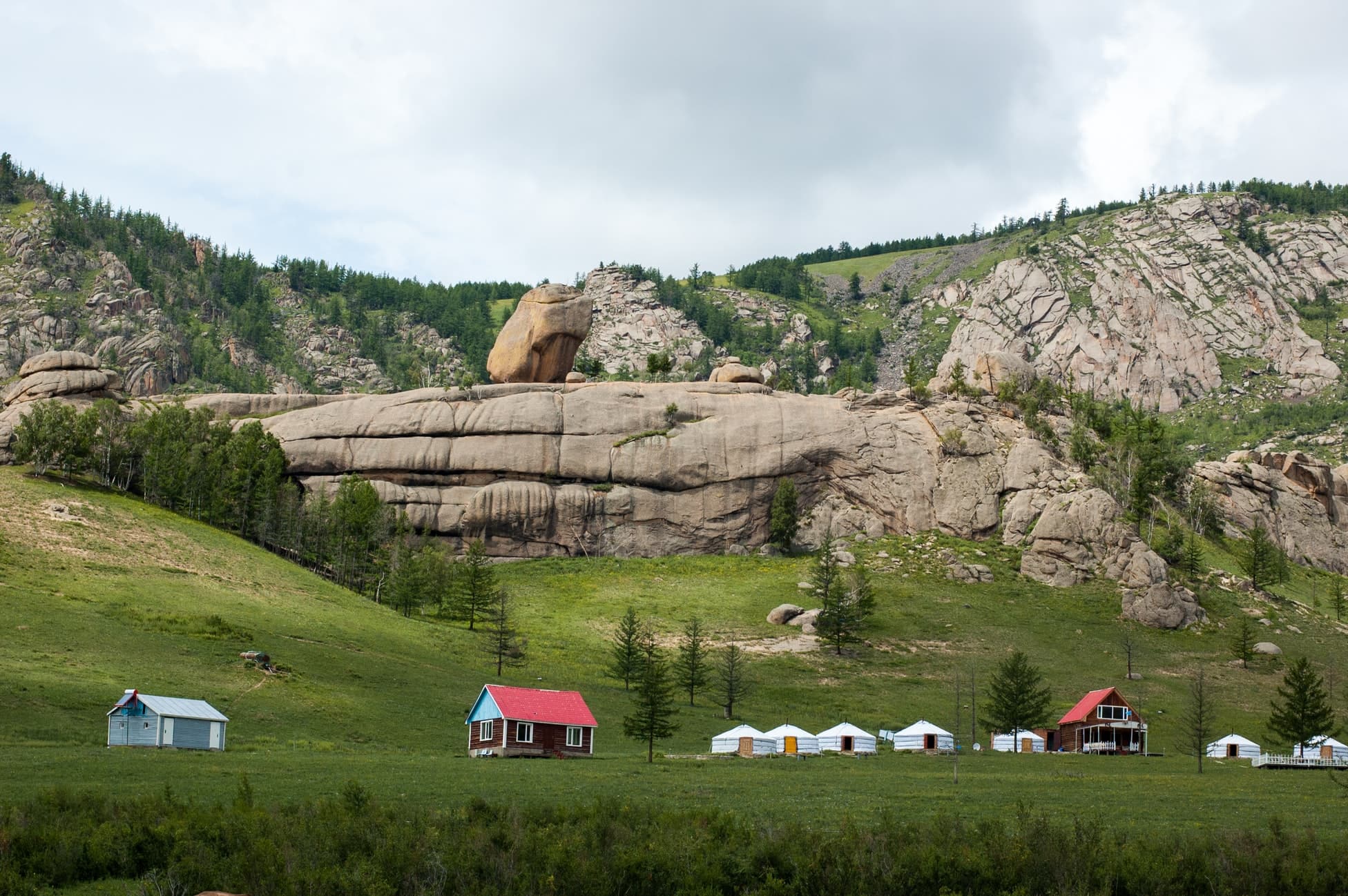 small houses surrounded by mountains