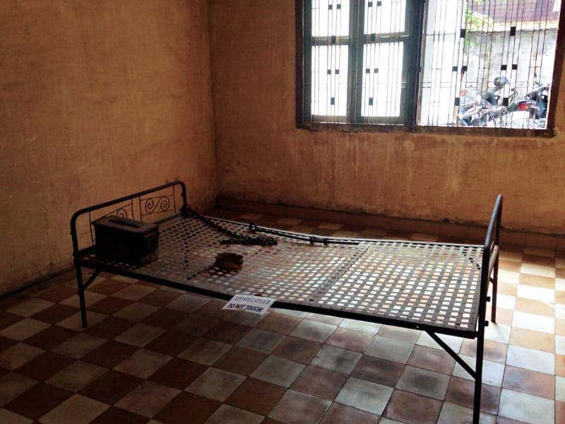 tuol-sleng-torture