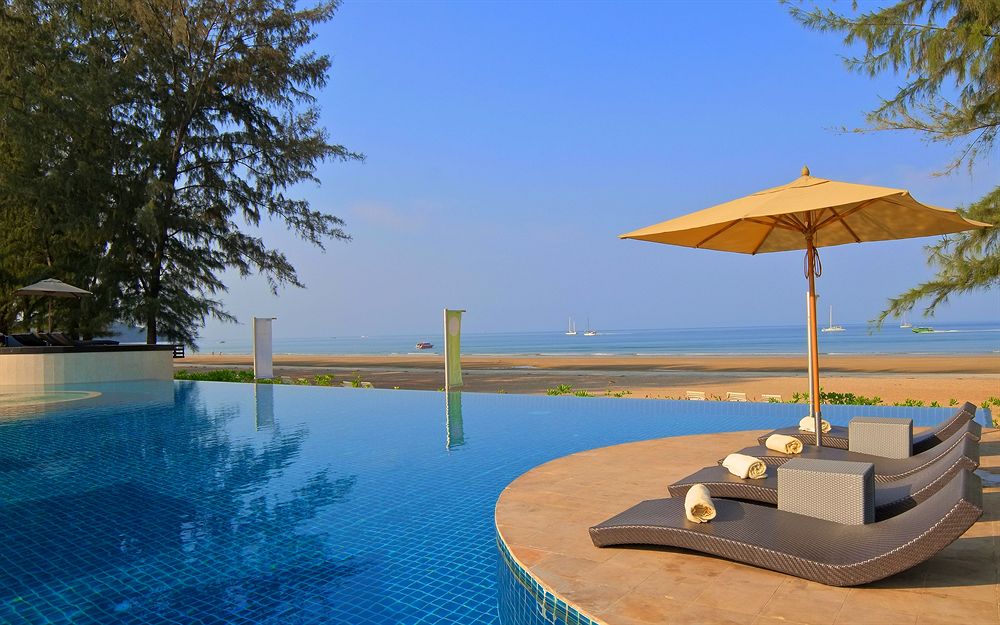 twin-lotus-resort-pool