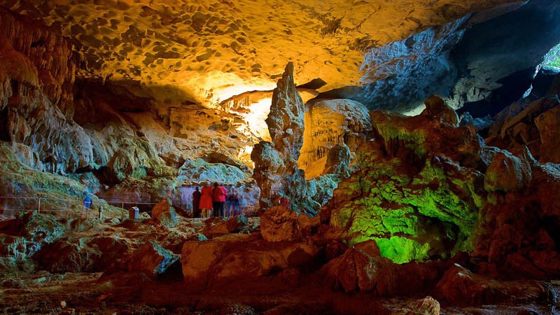 Halong-Bay-Surprise-Cave