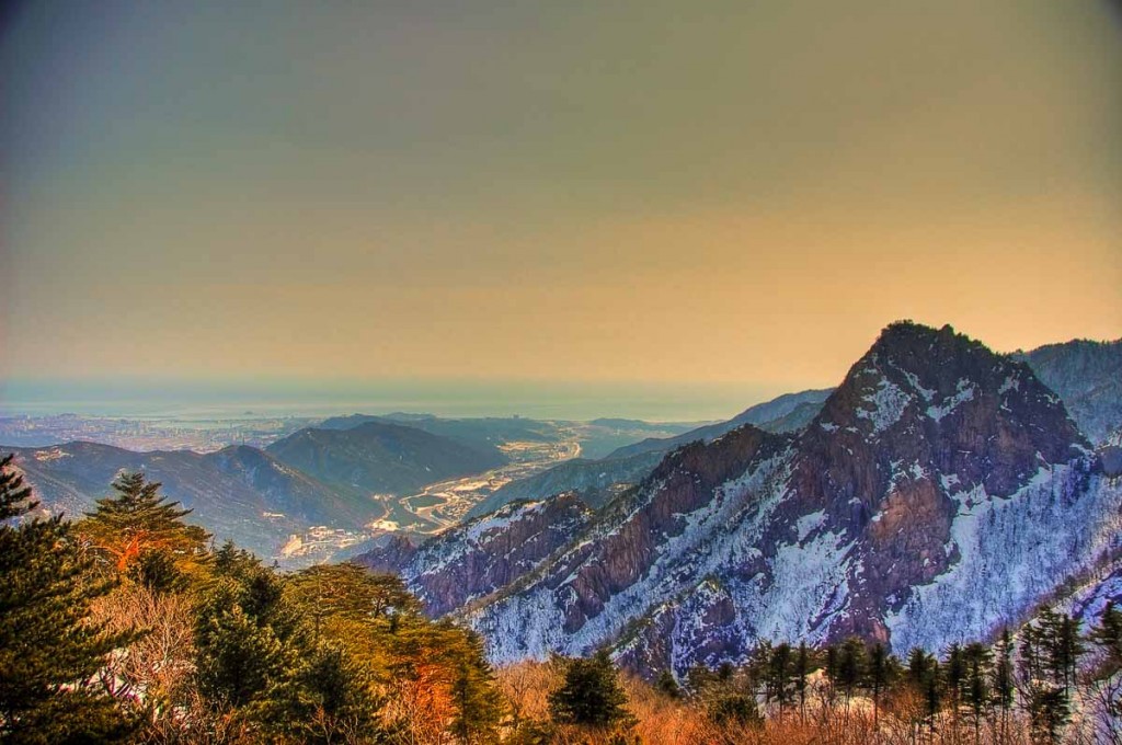 Seoraksan-National-Park-Korea-Autumn