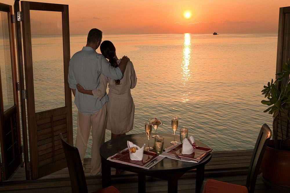 meeru-maldives-resort-room